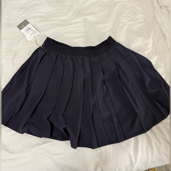 NWT Vuori Elevate Clementine Pleated Mini skirt in black size S - Picture 4 of 4